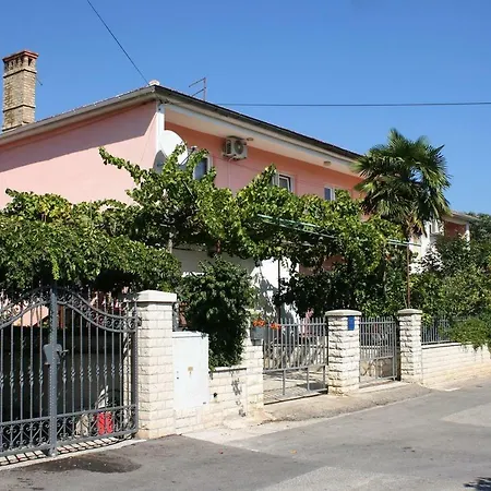 Apartment 6986b